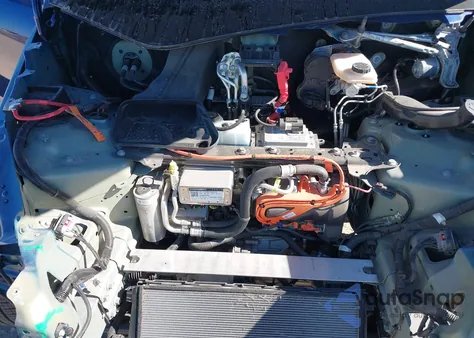 2024 Tesla Model Y Long Range Dual Motor All-Wheel Drive z USA, uszkodzony, nr VIN 7SAYGDEE7RA323793